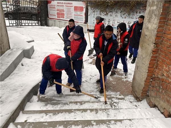 长春市红旗街道清雪记：专业清雪显威力，义务力量聚合力