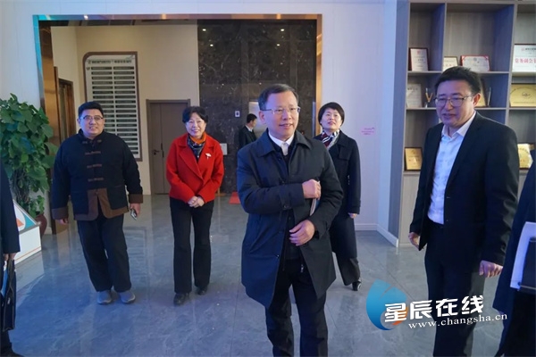 陈献春调研湖南省会议展览业协会并召开座谈会