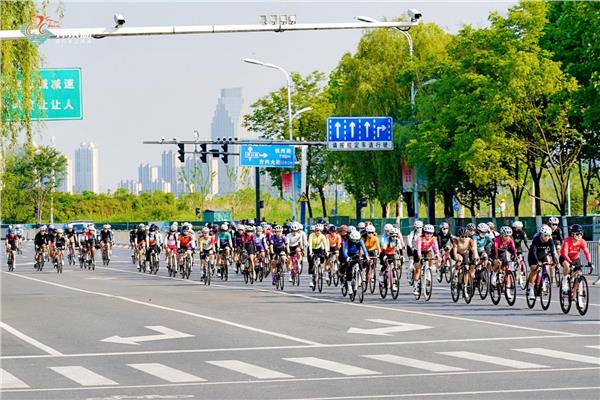 2025中国自行车运动骑游大会（湖系列）暨环巢湖全国自行车公开赛圆满举办