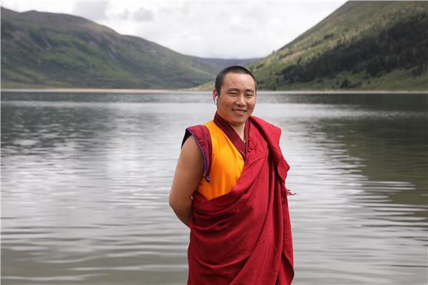 白玉寺佛学院阿根堪布简介