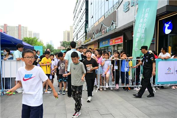 绳舞飞扬，跃动全城——2025合肥市全民健身运动会跳绳比赛燃动商圈图2