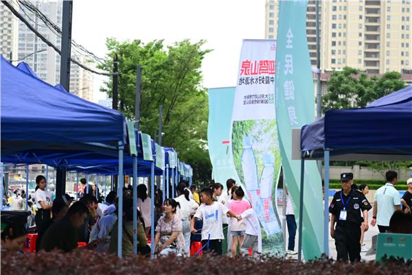 绳舞飞扬，跃动全城——2025合肥市全民健身运动会跳绳比赛燃动商圈
