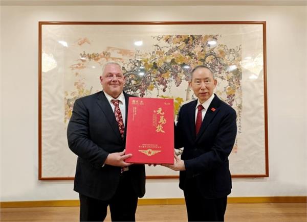 龙宇翔与意大利格罗塞托市长维瓦雷利亲切会见