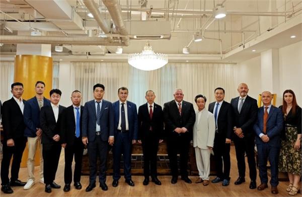 龙宇翔与意大利格罗塞托市长维瓦雷利亲切会见