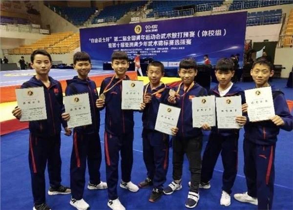 草根出身的世界冠军教练兼中国国际新闻杂志社、精忠报国杂志社中华散打传播院院长刘兵传奇