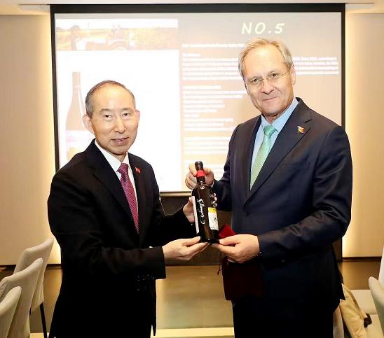 龙宇翔出席第46届国际葡萄与葡萄酒组织(OIV)大会庆祝招待会