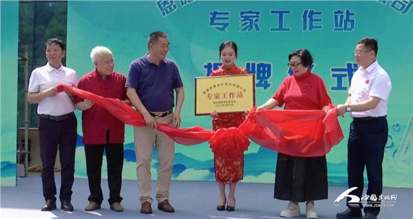 龚巧玉领衔院士工作站落地恩施 科技赋能富硒富锶产业新标杆