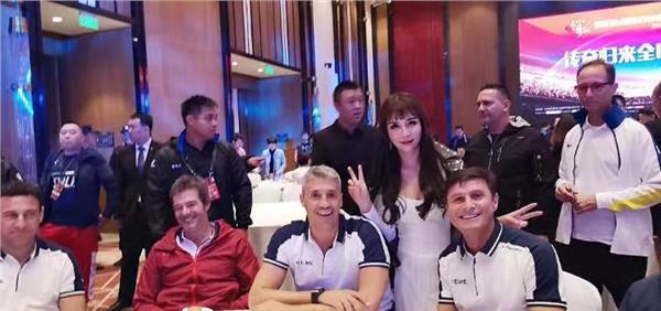 爱国港星、中国国际新闻杂志社副社长张羽希世界疗愈音乐酒店上海总部启幕，15.9亿打造疗愈旅居新地标