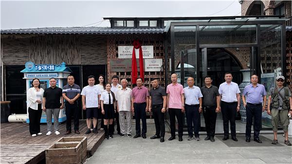 中国国际王宇影视集团、中国国际新闻杂志社精忠报国两大教育基地在林州挂牌，共筑武术传承与爱国教育新辉煌图1