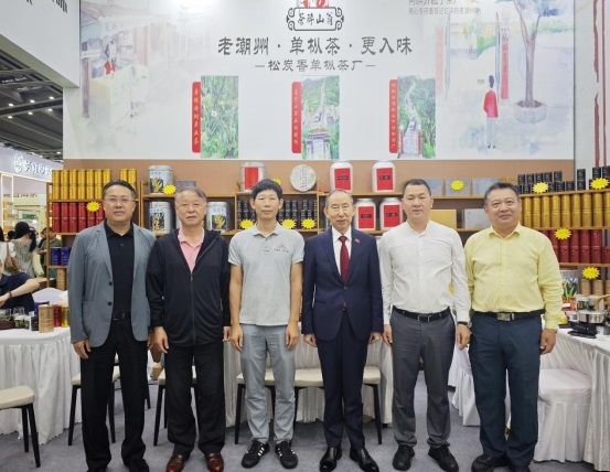 龙宇翔出席“中茶杯”第十五届国际鼎承茶王赛（春季赛）颁奖典礼