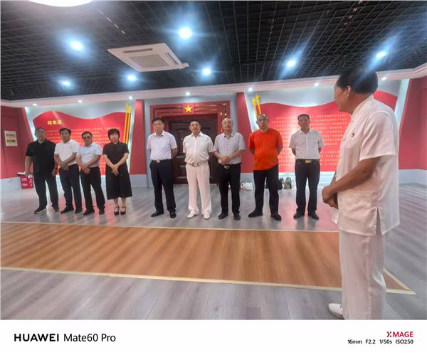  国际戏曲研究演艺协会河南协会 协同有关单位组织参观学习红旗渠上 的一座丰碑吴祖泰先进事迹活动