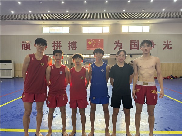 “精忠报国杯”中华散打赛事基地“刘兵散打学校”香港队队员荣获“亚洲青少年武术锦标赛”一金一银一铜的国际奖牌佳绩