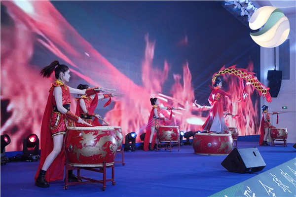 中国国际新闻杂志社副社长张羽希杭州千人疗愈音乐会温暖全场，让疗愈音乐传媒服务经济界长足发展