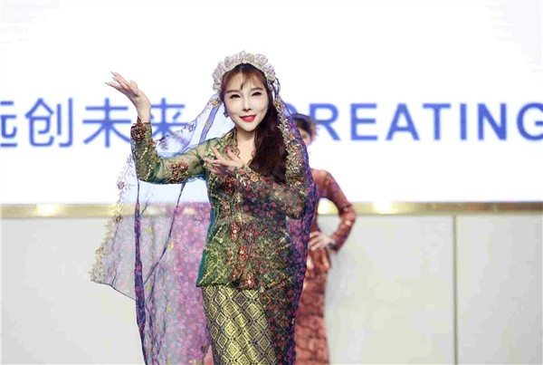 中国国际新闻杂志社副社长、马来西亚拿督叶诗敏率东南亚企业家出席第三届“华商衢道”活动，搭中马印经贸文化连心桥