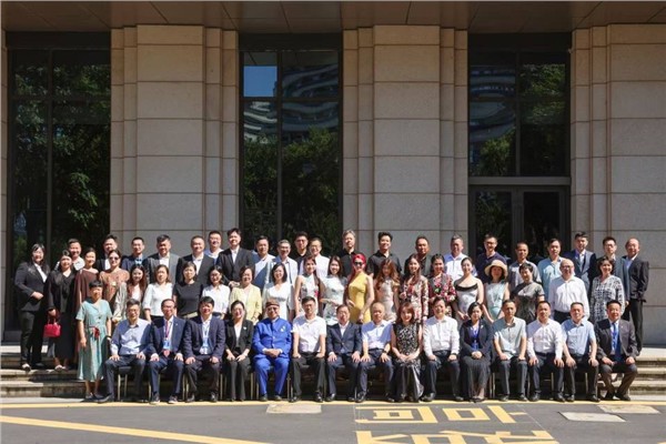 中国国际新闻杂志社副社长、马来西亚拿督叶诗敏率东南亚企业家出席第三届“华商衢道”活动，搭中马印经贸文化连心桥