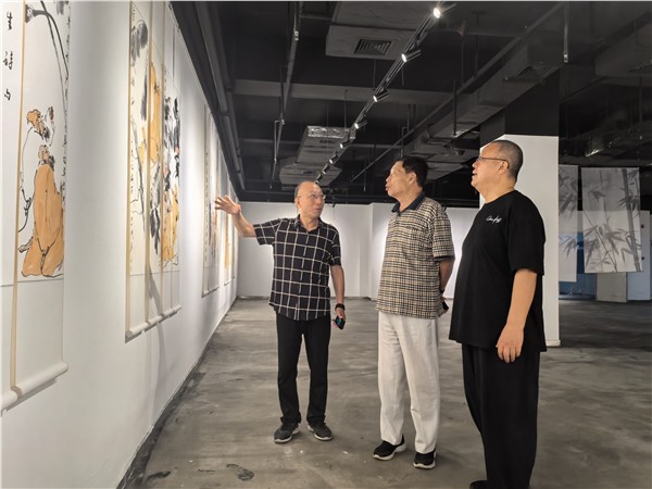中共河南省委原常委、河南省政法委原书记张世军一行莅临郑州美术馆参观 “写意苏东坡——王林、孙伟主题书画全国巡展”