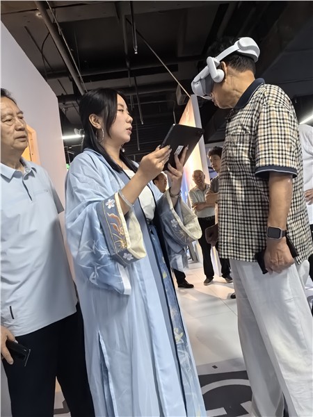 中共河南省委原常委、河南省政法委原书记张世军一行莅临郑州美术馆参观 “写意苏东坡——王林、孙伟主题书画全国巡展”