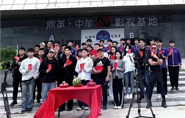 少林小龙武校学生闪耀《卧底》片场 影视实践育英才，素质教育结硕果