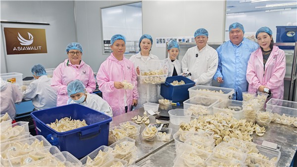 中国国际新闻杂志社副社长、马来西亚拿督叶诗敏女士出席中马溯源燕窝战略合作签约仪式
