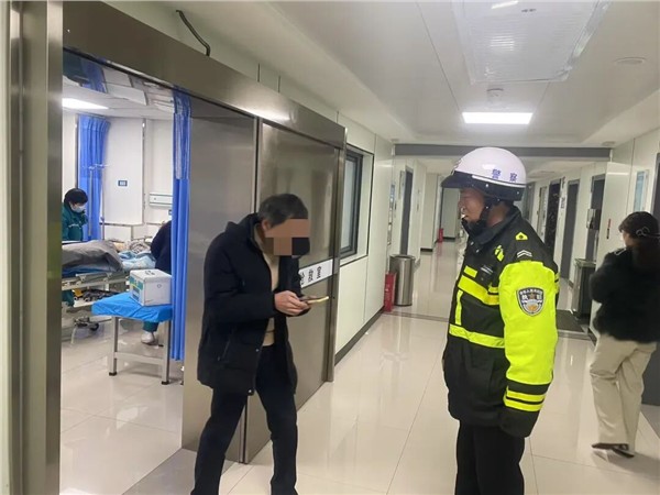 安阳交警正能量丨群众逛庙会 “警”色护安宁
