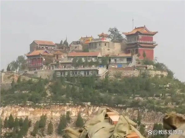 安阳林州白云山有着号称林州版的小布达拉宫，这里值得一游吗