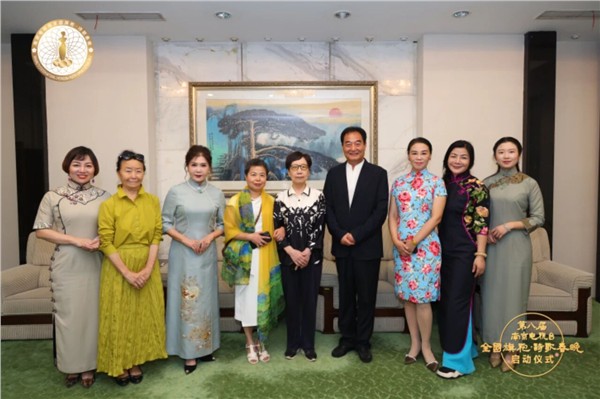 欧美侨领闪耀南京电视台全国旗袍诗歌春晚启动仪式，共襄文化盛举