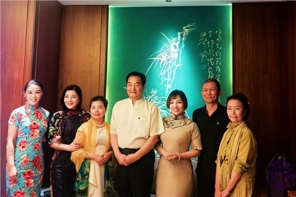 欧美侨领闪耀南京电视台全国旗袍诗歌春晚启动仪式，共襄文化盛举