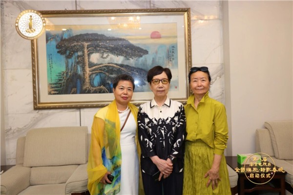 欧美侨领闪耀南京电视台全国旗袍诗歌春晚启动仪式，共襄文化盛举