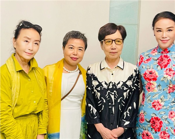 欧美侨领闪耀南京电视台全国旗袍诗歌春晚启动仪式，共襄文化盛举