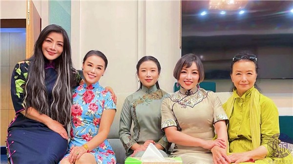 欧美侨领闪耀南京电视台全国旗袍诗歌春晚启动仪式，共襄文化盛举