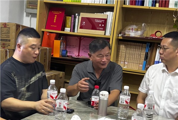 华侨图书馆里海内外嘉宾欢聚一堂，共绘图书漂流新蓝图