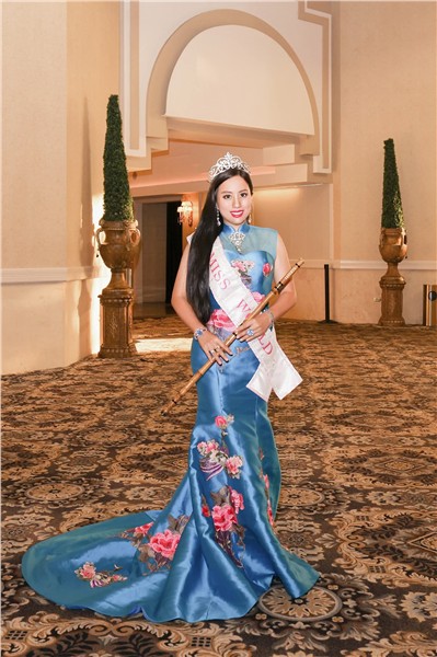 中国国际新闻杂志社音乐传播院副院长、美国分社副社长张羽琪三度绽放奥城文化节，笛箫悠扬展现中华文化魅力