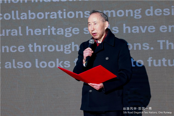 首届中巴时装秀在北京八达岭长城隆重举办