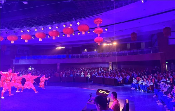 少林小龙武校：北京陈经纶中学分校600名师生 沉浸式感受武术魅力