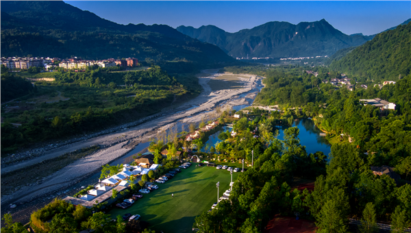 成都彭州市“彭派生活方式”从“旅游目的地”到“生活目的地”的转型路径探析