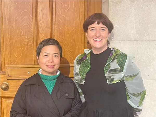 中国国际新闻杂志社爱尔兰分社社长陈秋梅出席“Speak Out”发布会，共同推动校园安全