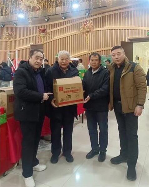 _IBK_4.jpg 中国国际新闻杂志社经济部主任黄顺永助推“精忠报国”牌有机富硒纯绿豆产品