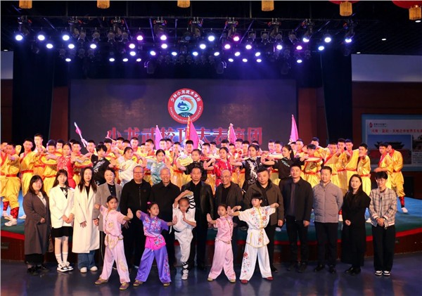 “精忠报国武术文化行”走进少林小龙武校 共赏功夫盛宴，开展书法交流