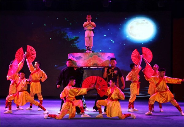 “精忠报国武术文化行”走进少林小龙武校 共赏功夫盛宴，开展书法交流