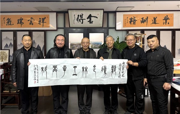 “精忠报国武术文化行”走进少林小龙武校 共赏功夫盛宴，开展书法交流