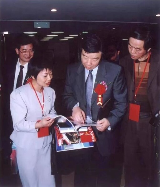 记者节荣耀加身，中国国际新闻杂志社爱尔兰分社社长陈秋梅再登《国际诚信与品牌》杂志封面