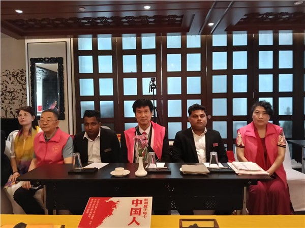 笔墨架桥——画家高文清随《舞动中国》赴斯交流获赞