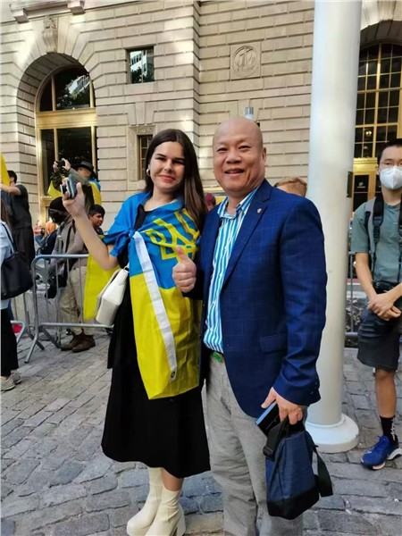 中国国际新闻杂志社东南亚分社副社长李義明心系香港火灾，助力前线！