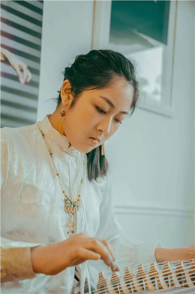 东方魅力绽放慈善音乐会，汉服古筝惊艳爱尔兰