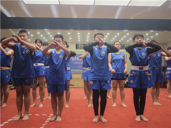 “精忠报国”杯国际散打赛事元旦联欢晚会暨刘兵散打基地新年表彰会成功举办