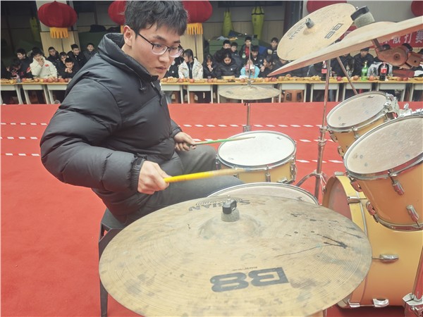 “精忠报国”杯国际散打赛事元旦联欢晚会暨刘兵散打基地新年表彰会成功举办