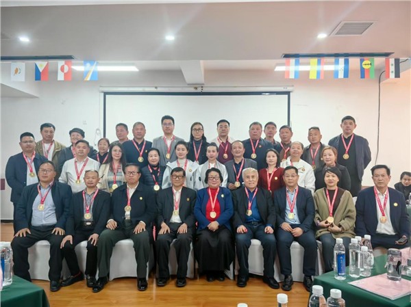 龚氏三杰”获联合国80周年庆典《世界和平和谐奖》受关注