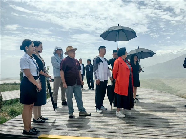 龚氏三杰”获联合国80周年庆典《世界和平和谐奖》受关注