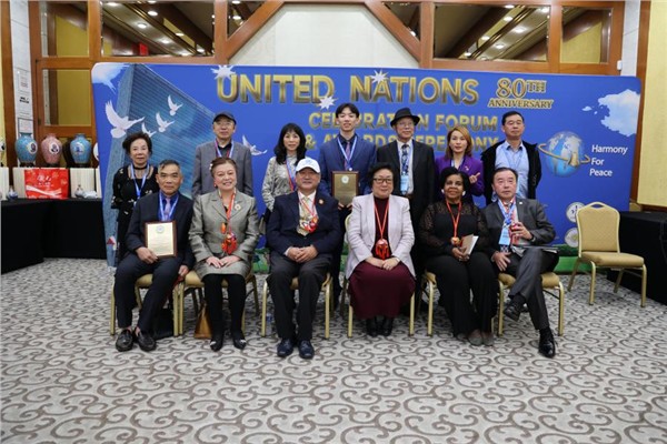 龚氏三杰”获联合国80周年庆典《世界和平和谐奖》受关注