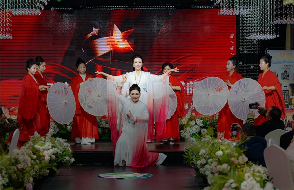 _IBK_7.jpg 中国国际新闻杂志社国际天缘禅舞艺术传播院携手安阳市企联举办“精忠报国”之“禅舞颂中华、再创新辉煌”迎新春晚会